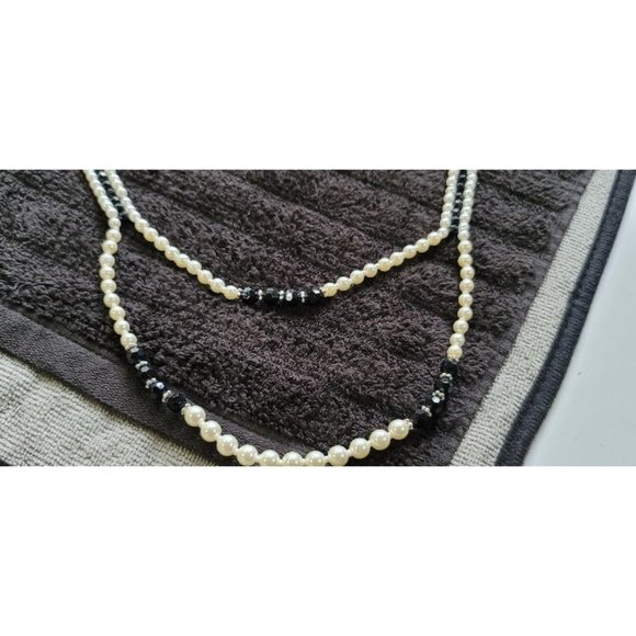 Necklace and earrings set. - Picture 4 of 4